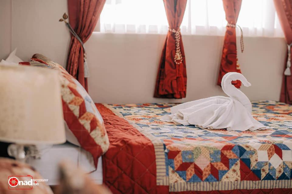 Ashley And Bill'S Suites 'N Garden Hotel And Vacation Homes Carcar 外观 照片