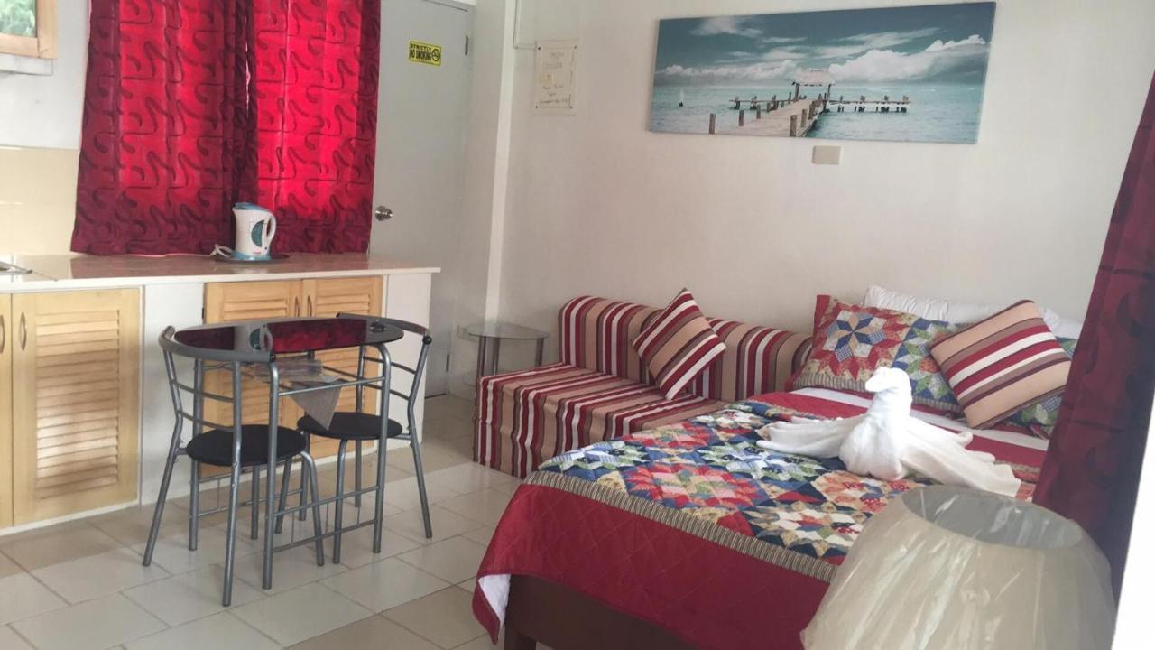 Ashley And Bill'S Suites 'N Garden Hotel And Vacation Homes Carcar 外观 照片